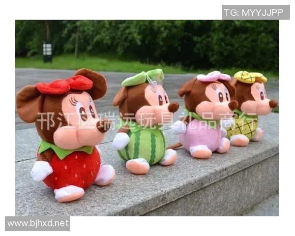 足球明星公仔毛绒娃娃带你感受绿茵场上的激情与梦想，陪伴每一个热爱足球的你