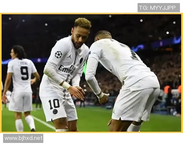 足球明星帅气风采尽显瞬间捕捉展现他们的魅力与激情